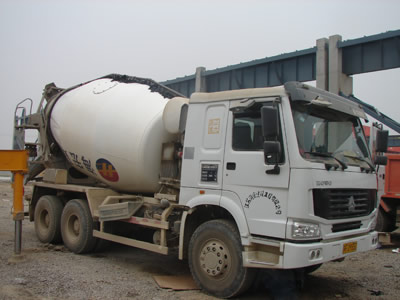 砼運(yùn)輸車 concrete mixing carrier